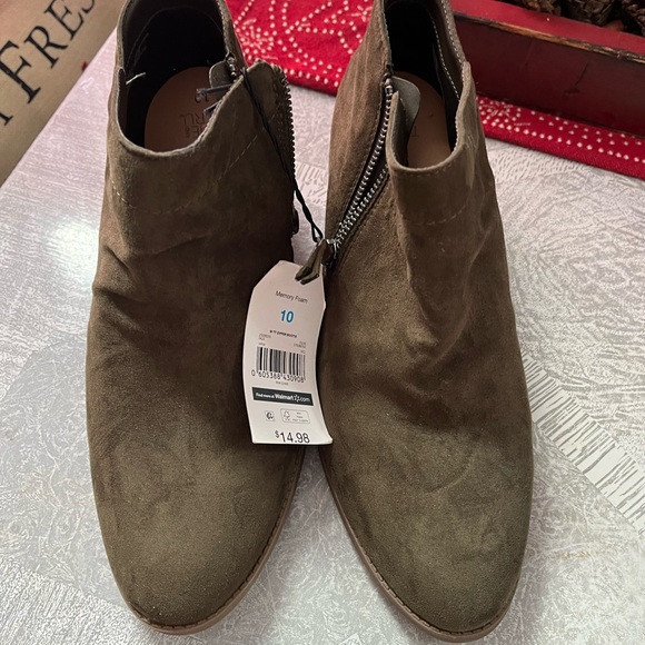 green booties - Picture 4 of 5